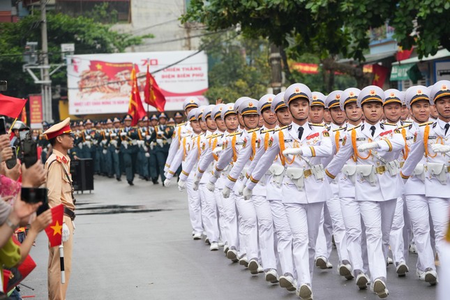 Diễu binh, diễu hành kỷ niệm trọng thể 70 năm Chiến thắng Điện Biên Phủ - Ảnh 51.