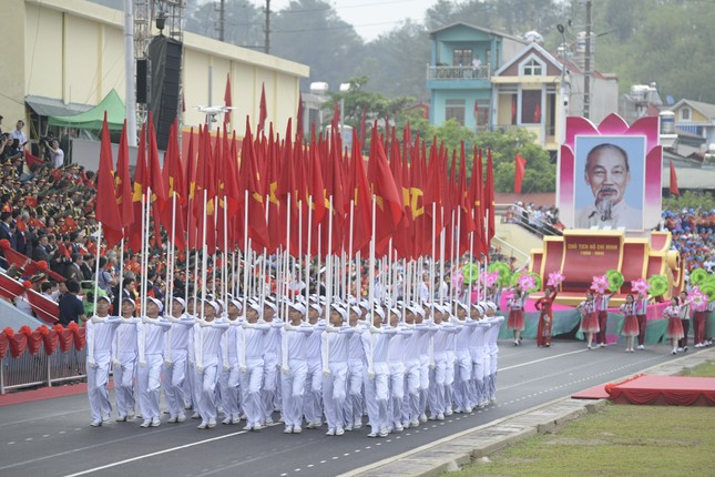 Diễu binh, diễu hành kỷ niệm trọng thể 70 năm Chiến thắng Điện Biên Phủ - Ảnh 41.
