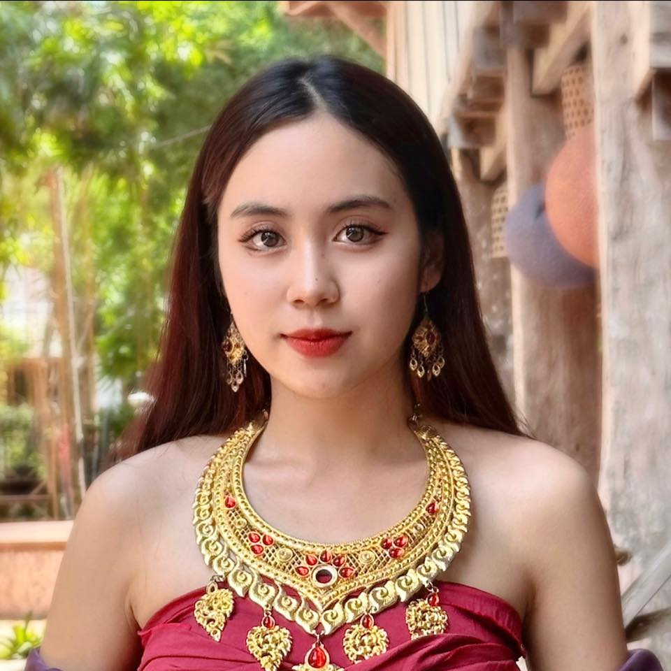 Hot girl Lào vượt 500km đến Điện Biên, chụp ảnh cùng bộ đội Việt: Quá mê các anh lính diễu hành - Ảnh 13.