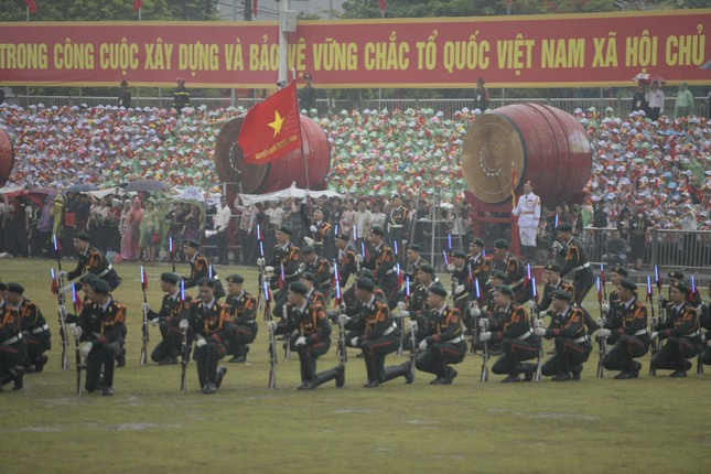 Diễu binh, diễu hành kỷ niệm trọng thể 70 năm Chiến thắng Điện Biên Phủ - Ảnh 74.