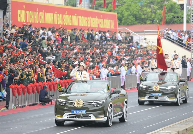 Diễu binh, diễu hành kỷ niệm trọng thể 70 năm Chiến thắng Điện Biên Phủ - Ảnh 17.