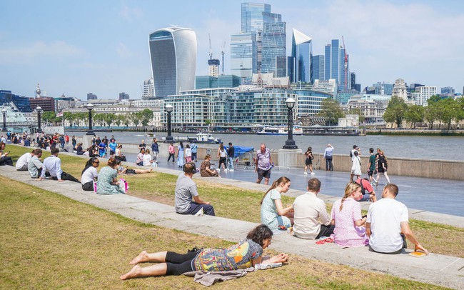 London phải thích ứng với thực tế mới số ngày trên 30 độ C ngày càng tăng - Ảnh 1.