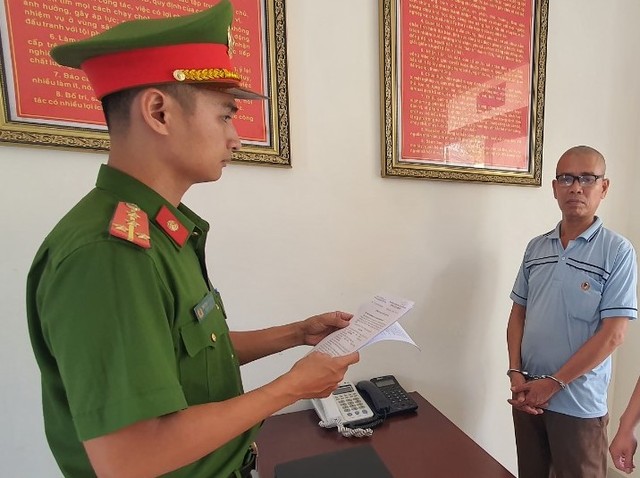 Bị vợ tát, người đàn ông dùng dao đâm vợ rồi tự sát - Ảnh 1.