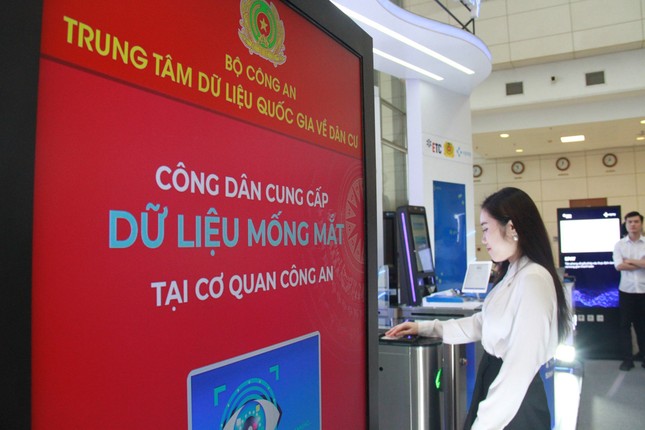 Quy định mới về thu thập sinh trắc học mống mắt, ADN khi l&agrave;m thủ tục cấp thẻ căn cước - Ảnh 1.