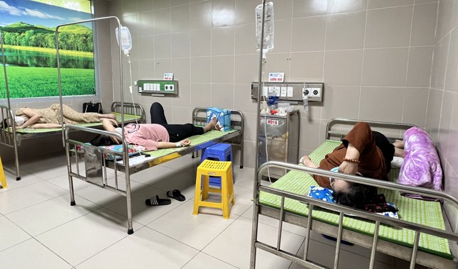 Th&ocirc;ng tin mới nhất vụ 1 người tử vong, h&agrave;ng chục người nhập viện sau khi ăn tiệc cưới c&oacute; m&oacute;n tiết canh ở Th&aacute;i B&igrave;nh - Ảnh 1.