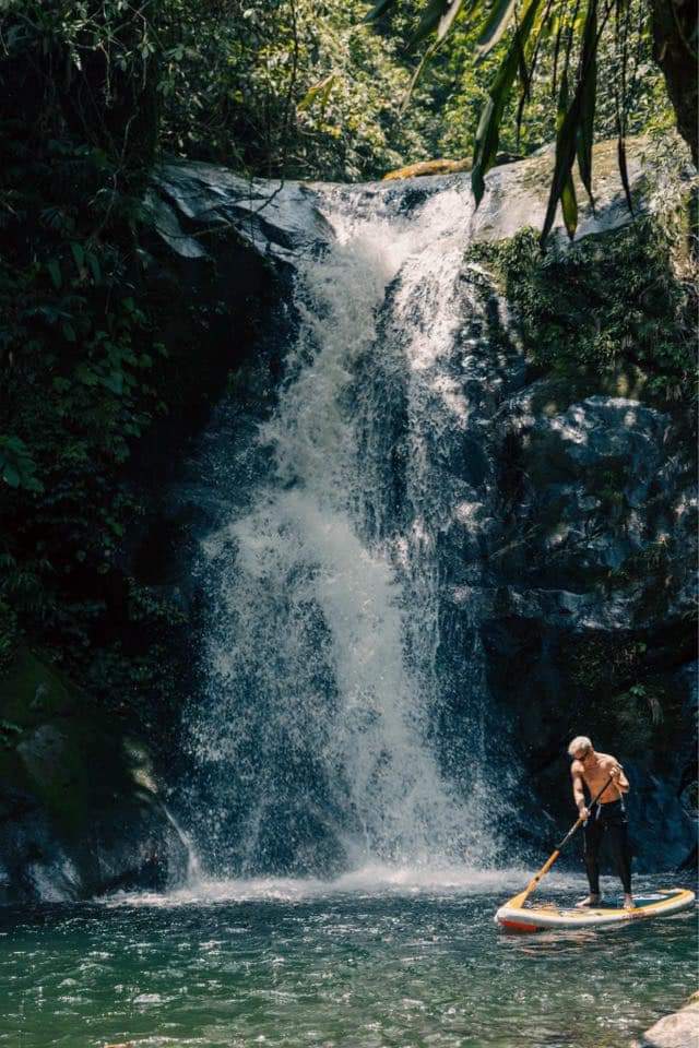 Ph&aacute;t hiện con suối c&oacute; c&aacute;i t&ecirc;n r&ugrave;ng rợn, l&agrave; điểm đến thi&ecirc;n nhi&ecirc;n hoang d&atilde;, tr&aacute;nh n&oacute;ng l&yacute; tưởng, chỉ c&aacute;ch H&agrave; Nội 100km - Ảnh 1.