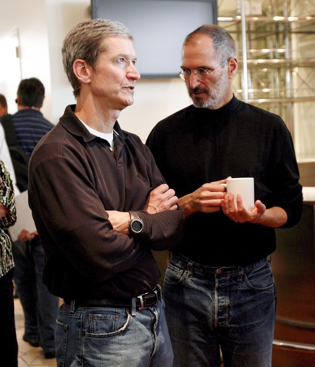 Nội đấu tại Apple tranh giành quyền thay thế cụ ông 63 tuổi Tim Cook: Đế chế 2,8 nghìn tỷ USD rúng động vì cuộc chiến vương quyền sau khi iPhone dần thất sủng - Ảnh 1.