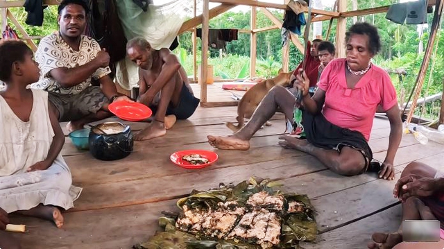48 giờ sống cùng bộ lạc ăn thịt người, ẩn mình trong rừng rậm của gã lang thang người Việt - Ảnh 9.