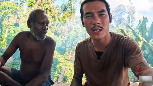 48 giờ sống cùng bộ lạc ăn thịt người, ẩn mình trong rừng rậm của gã lang thang người Việt - Ảnh 2.