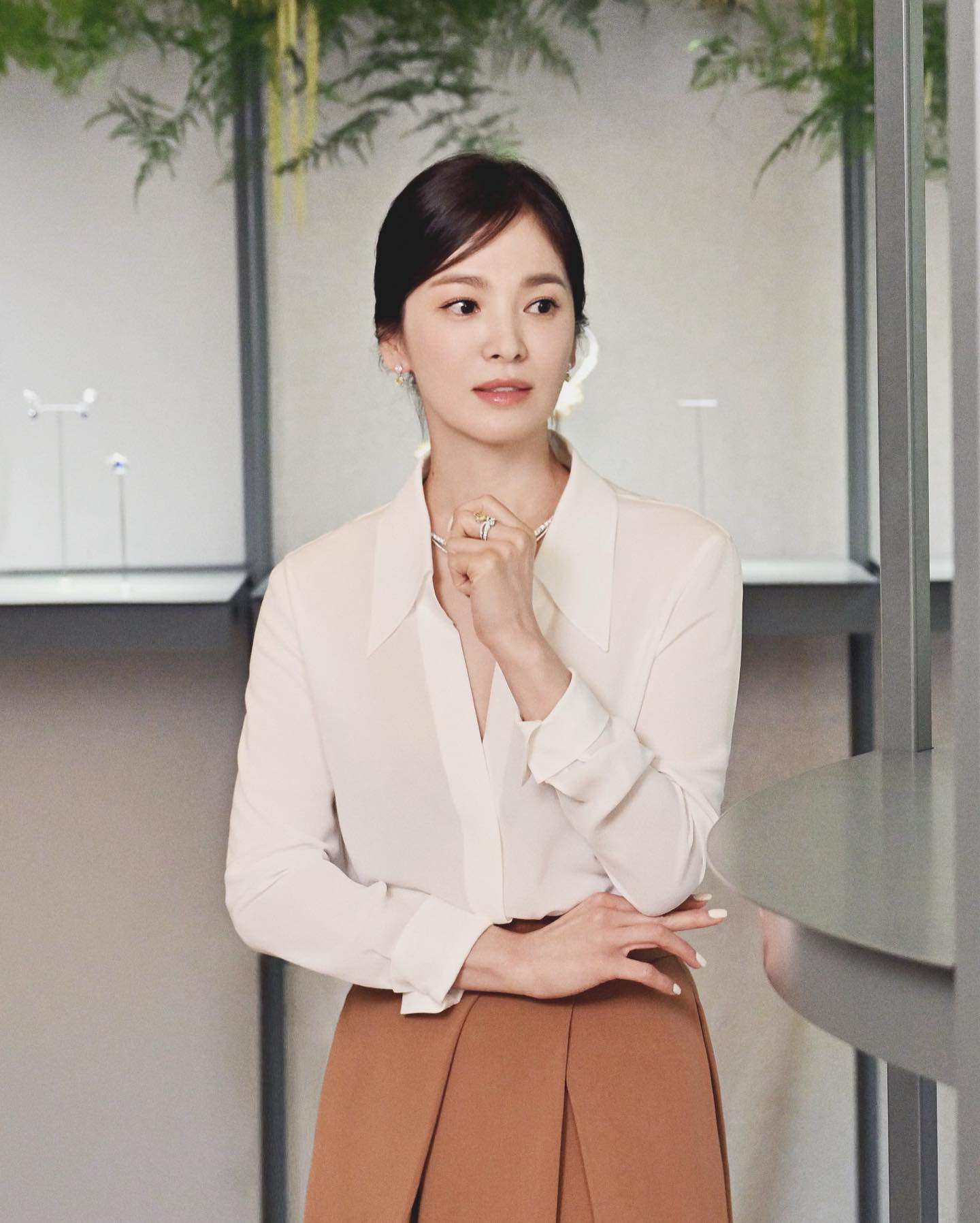 Die 10 besten minimalistischen Outfits von Song Hye Kyo – Foto 3.
