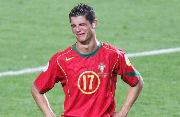 Ngày Ronaldo òa khóc như đứa trẻ ở EURO 2004 - Ảnh 2.