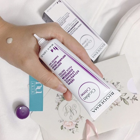 4 bước skincare quan trọng: N&agrave;ng c&ocirc;ng sở bỏ qua d&ugrave; chỉ một thao t&aacute;c th&igrave; dễ l&atilde;o h&oacute;a kh&ocirc;ng phanh - Ảnh 5.