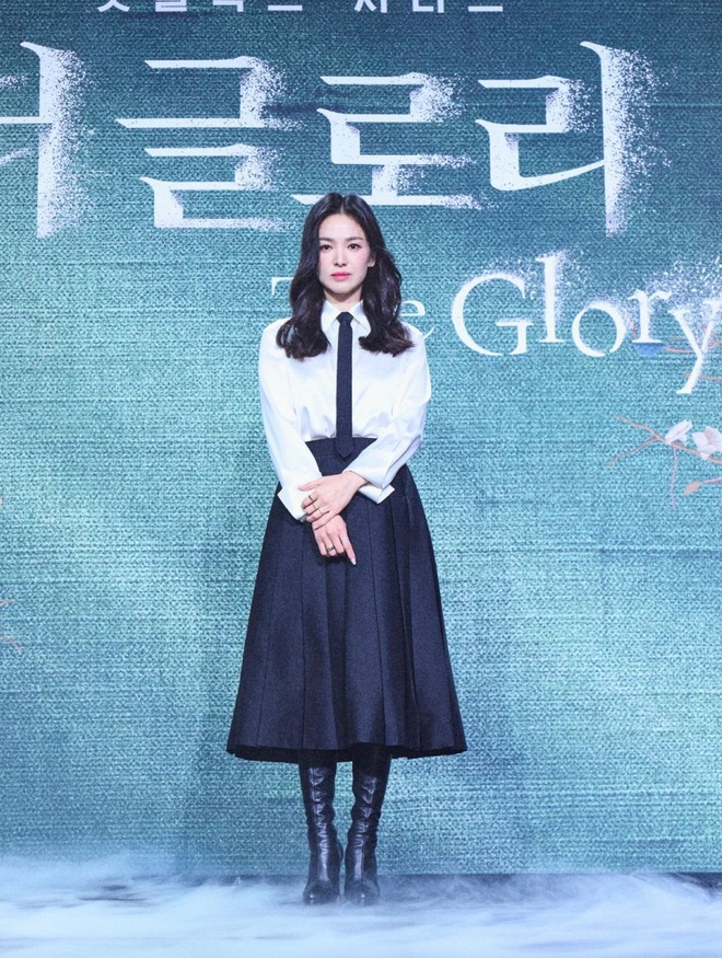 Die 10 besten minimalistischen Outfits von Song Hye Kyo – Foto 5.