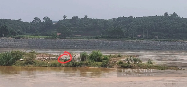 Tìm thấy thi thể người mẹ trôi dạt trên sông Hồng từ Lào Cai về Yên Bái - Ảnh 1.