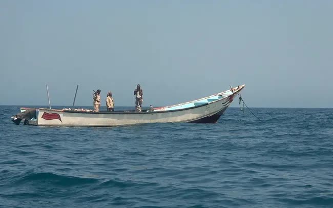 Chìm tàu chở người di cư ngoài khơi Yemen, ít nhất 49 người chết, 140 người mất tích - Ảnh 1.