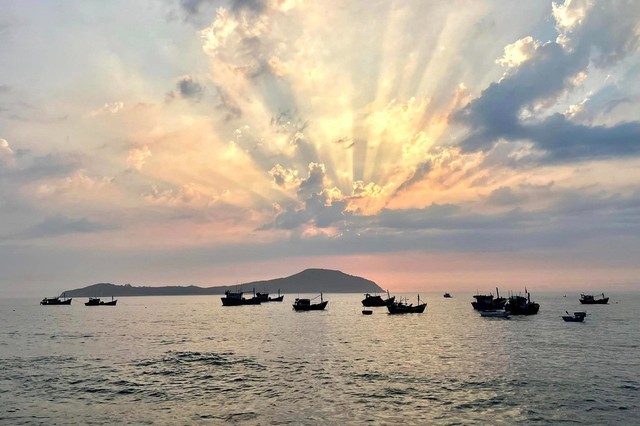 Phát hiện hòn đảo hoang sơ giữa biển Phú Yên mang cái tên lạ mà quen, được ví như đảo hoang Robinson - Ảnh 3.