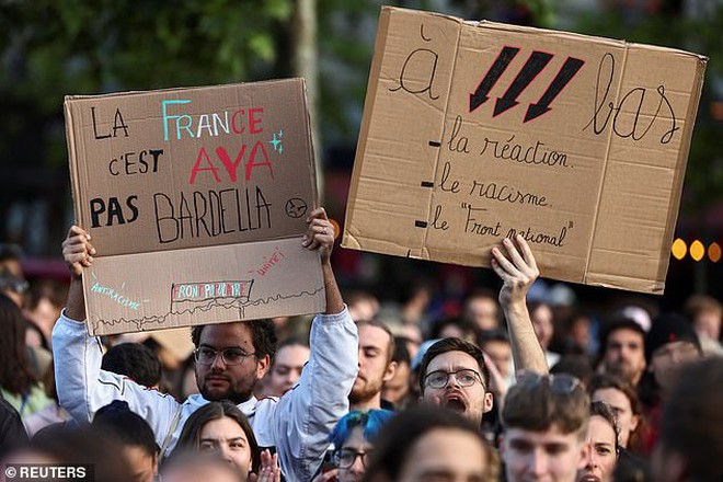 Bạo loạn ở Pháp: Hàng chục nghìn người đập phá, xô xát cảnh sát - Ông Macron nói về khả năng từ chức - Ảnh 4.