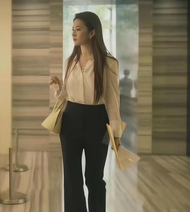 Bóc giá tủ đồ của Lưu Diệc Phi trong phim Câu chuyện Hoa Hồng - Ảnh 4.