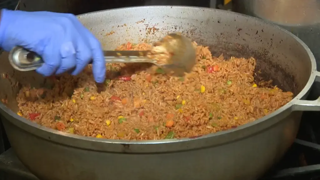 Nhà hàng vừa khai trương đã tuyên bố độc lạ: Không phục vụ khách dưới 30 tuổi để giữ không khí lãng mạn cho những thực khách trưởng thành - Ảnh 4.