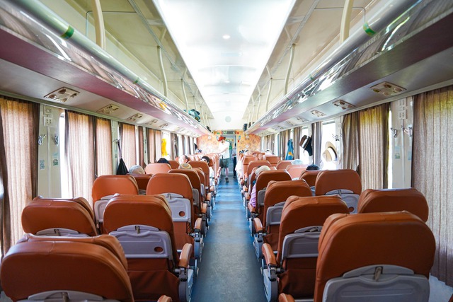 Chuyến tàu di sản qua đường sắt đẹp nhất Việt Nam, vé hơn 100.000 đồng, du khách nhận xét: Rất đáng thử! - Ảnh 7.
