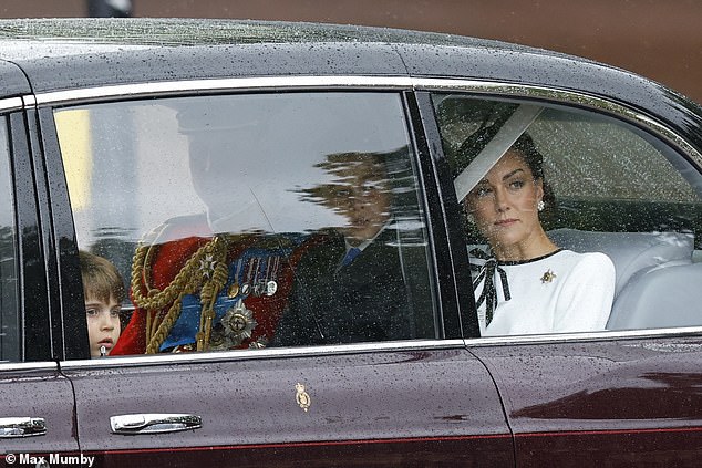 NÓNG: Vương phi Kate chính thức lộ diện công khai, sức khỏe hiện tại ra sao sau 3 tháng điều trị ung thư? - Ảnh 6.