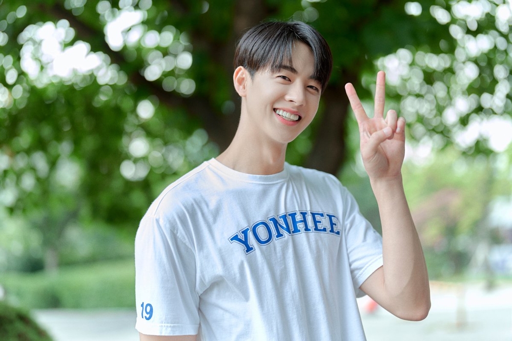 Kim Hyun Jin Tổng tài mặt búng ra sữa y hệt học sinh, quá đẹp trai