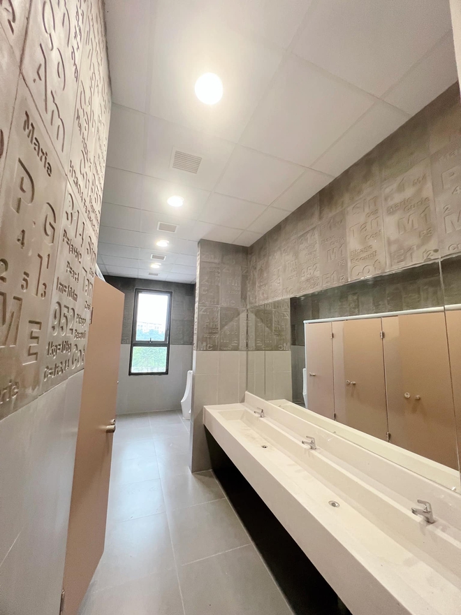 Nhà vệ sinh một ngôi trường gây sốt vì sang chảnh như khách sạn 5 sao, còn có 1 chi tiết khiến netizen cười bò - Ảnh 4.