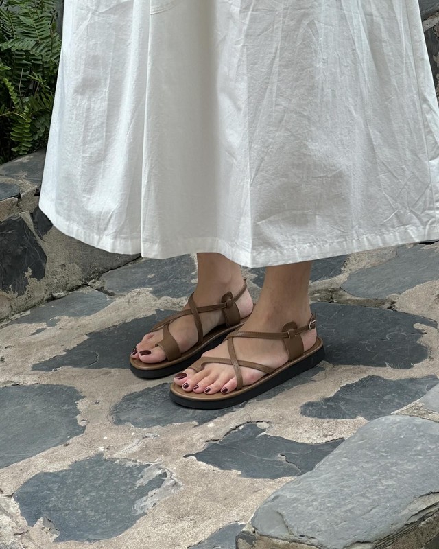 Mỹ nhân Việt thường phối sandal với 4 kiểu trang phục để càng thêm trẻ trung, tôn dáng - Ảnh 11.