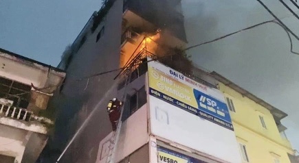 Công an thông tin vụ cháy nhà 6 tầng khiến 4 người tử vong trên phố Định Công Hạ - Ảnh 1.