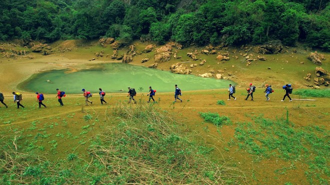 Phát hiện thung lũng hoang sơ cách Hà Nội hơn 100km, du khách ví như kỳ quan thiên nhiên ẩn trong rừng - Ảnh 3.