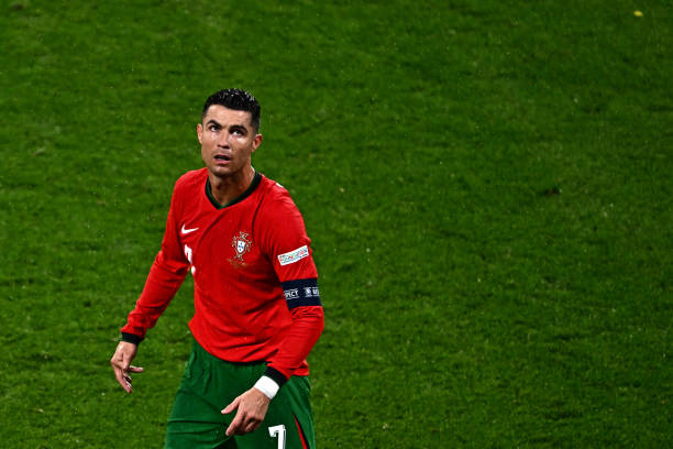 Trực tiếp Bồ Đào Nha vs CH Séc: Ronaldo việt vị khiến đội nhà bị từ chối bàn thắng - Ảnh 1.