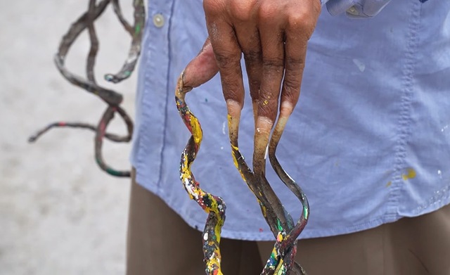 Dị nhân Nam Định móng tay dài 1m vì 33 năm không cắt, giờ muốn bán với giá 7 tỷ đồng - Ảnh 2.