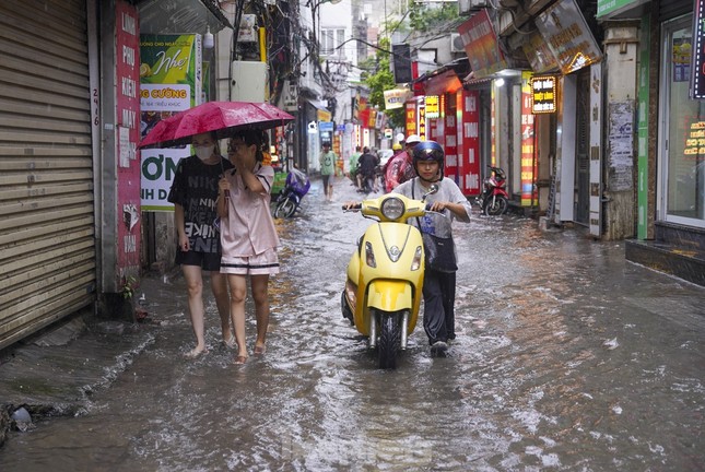 Hà Nội xây bể ngầm chống mưa ngập tại khu phố cổ - Ảnh 1.