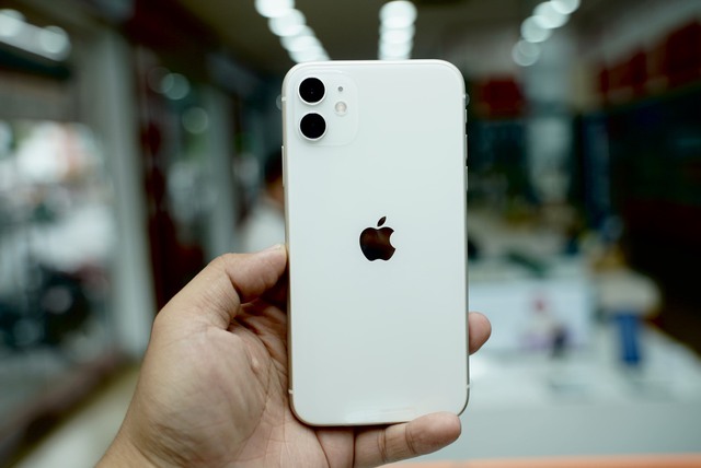 Giá iPhone 11 rẻ chưa từng có, mẫu thuộc top bán chạy nhất mọi thời đại của Apple chỉ hơn 4 triệu đồng - Ảnh 2.