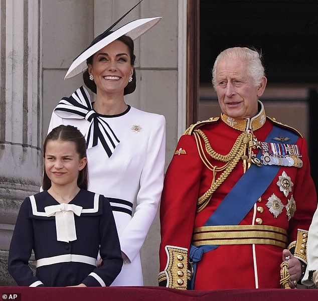 Tình cảm ấm áp Vua Charles dành cho Vương phi Kate: Luôn tôn trọng con dâu và chủ động thăm cô ở bệnh viện - Ảnh 3.