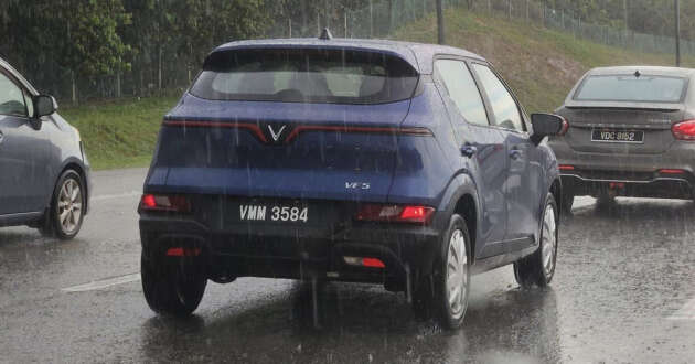 Vừa vượt qua Thái Lan, thị trường ô tô lớn thứ hai ĐNÁ xuất hiện xe VinFast VF 5 gắn biển số chính thức - Ảnh 1.