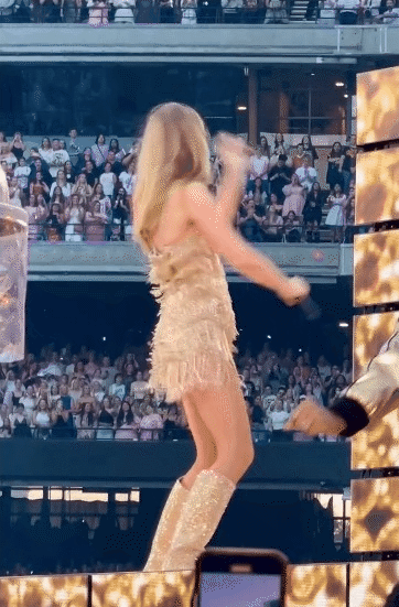 Hơn 150 triệu người xem Taylor Swift nhảy xấu - Ảnh 3.