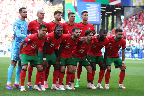 Trực tiếp Bồ Đ&agrave;o Nha - Thổ Nhĩ Kỳ: Ronaldo đe dọa khung th&agrave;nh đội bạn - Ảnh 1.