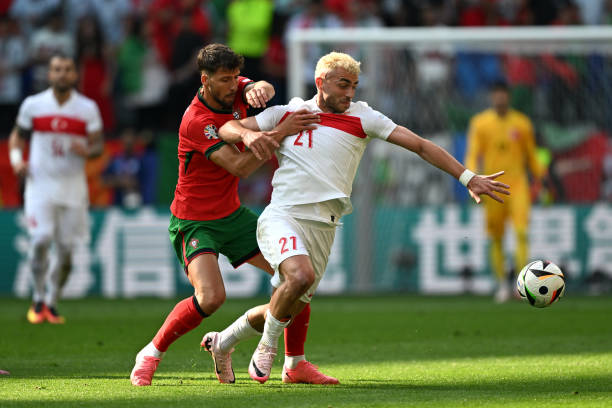 Trực tiếp Bồ Đ&agrave;o Nha - Thổ Nhĩ Kỳ: Ronaldo đe dọa khung th&agrave;nh đội bạn - Ảnh 1.