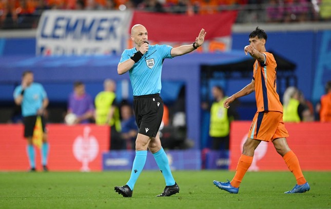 Trọng tài từ chối bàn thắng của Hà Lan bị chỉ trích gây tội ác với bóng đá - Ảnh 1.
