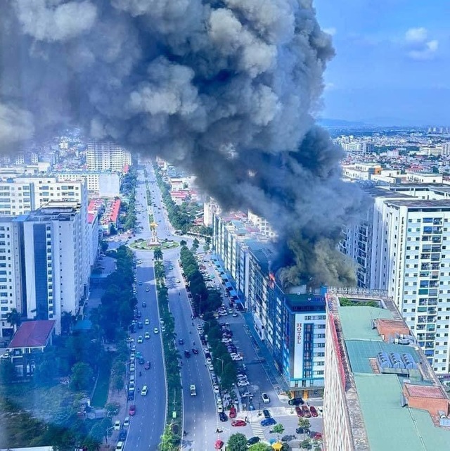 Nguyên nhân vụ cháy lớn tại toà nhà 9 tầng - Ảnh 2.