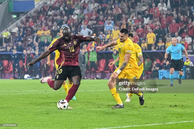 Lập hat-trick kỳ quặc nhất Euro, Lukaku vẫn chuộc lỗi trong ngày đội tuyển Bỉ xoay chuyển tình thế - Ảnh 1.