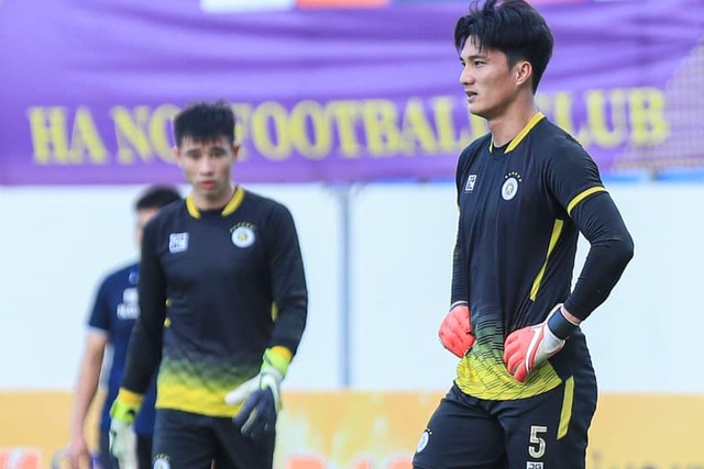 Bầu Hiển mở két, chi tiền tỷ chiêu mộ Đặng Văn Lâm cho tham vọng giành lại ngôi vương V.League? - Ảnh 2.