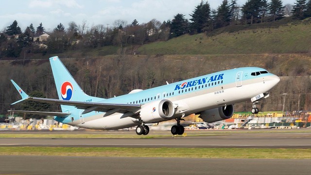 Rơi thẳng 8.000m, chiếc máy bay chở 125 hành khách từ Hàn Quốc hạ cánh khẩn cấp, 17 người nhập viện - Ảnh 2.