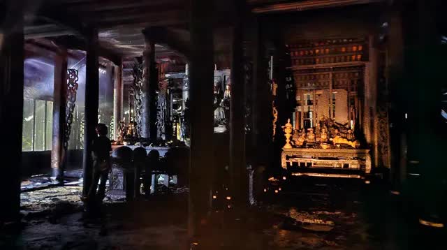 Cháy lớn chùa Thuyền Lâm (TP Huế) trong đêm, nhiều đồ đạc bị thiêu rụi - Ảnh 3.