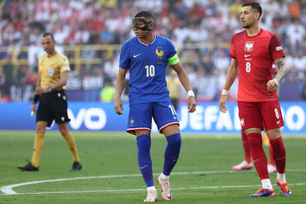 Trực tiếp Ph&aacute;p vs Ba Lan: Mbappe đ&aacute; ch&iacute;nh, lần cuối cho Lewandowski - Ảnh 1.