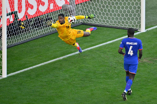 Trực tiếp Ph&aacute;p vs Ba Lan: Đ&ocirc;i c&ocirc;ng hấp dẫn, cơ hội li&ecirc;n tiếp - Ảnh 1.