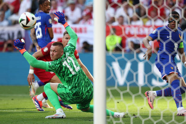 Mbappe nổ s&uacute;ng, Ph&aacute;p vẫn phải nhận kết quả đ&aacute;ng b&aacute;o động tại Euro 2024 - Ảnh 1.