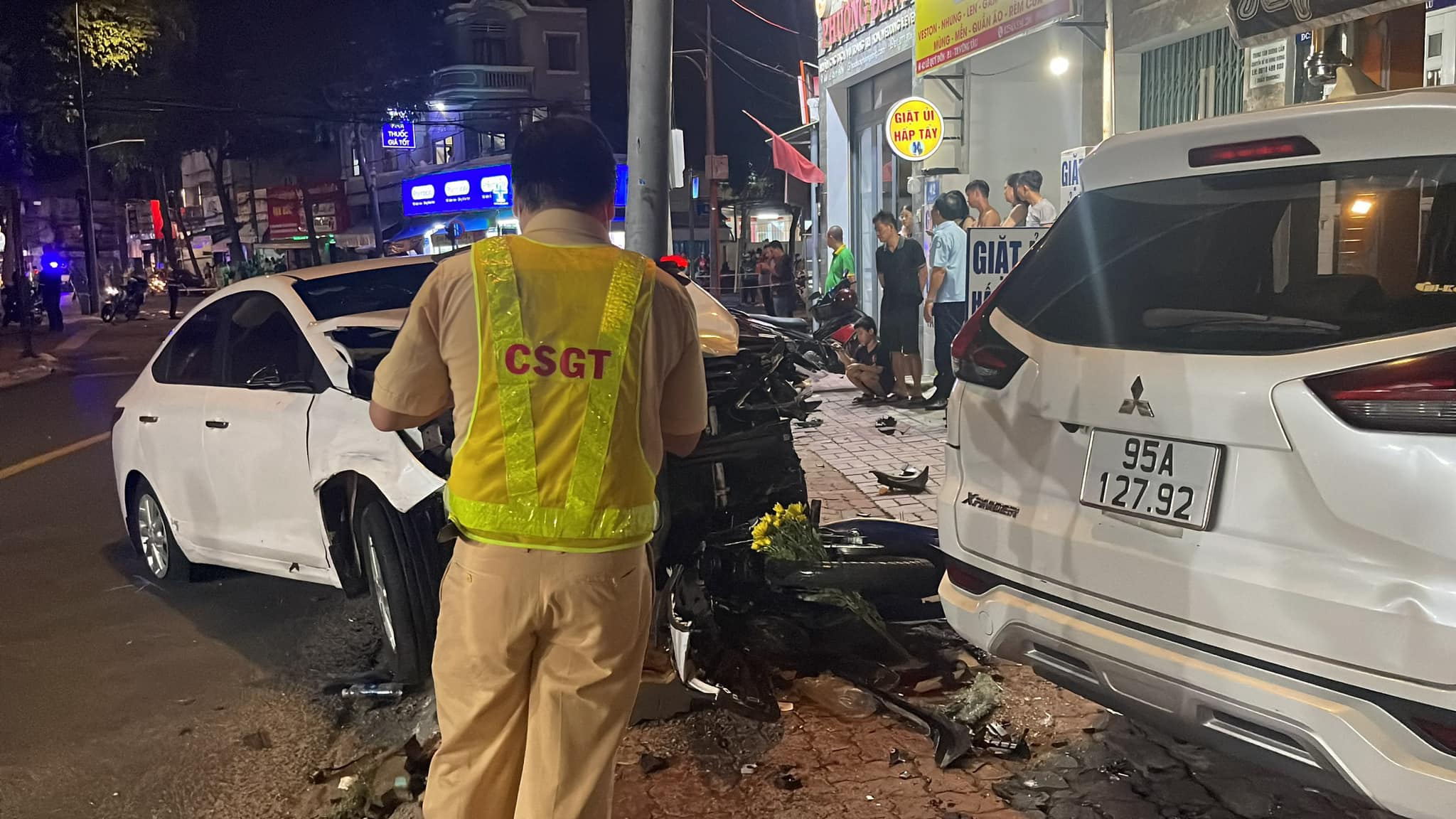 Hiện trường kinh hoàng vụ nữ tài xế tông loạt xe máy ở Vũng Tàu khiến 2 người tử vong tại chỗ- Ảnh 5.