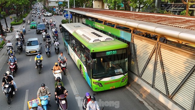 Hà Nội thông tin về việc thay thế tuyến buýt nhanh BRT - Ảnh 1.